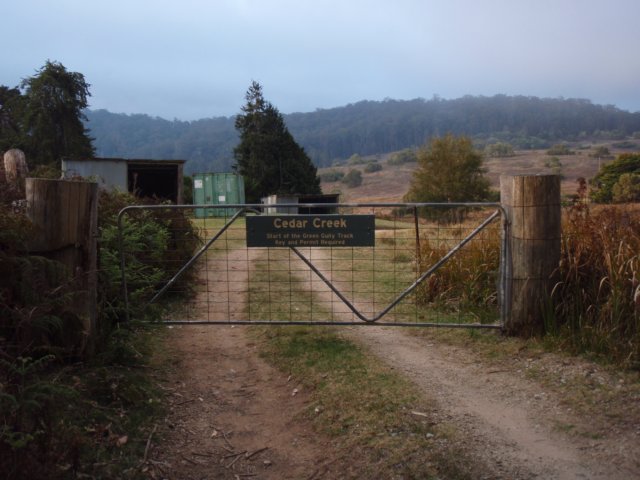 entrancegatetocedarcreekhutandthestartofthegreengullytrack.jpg